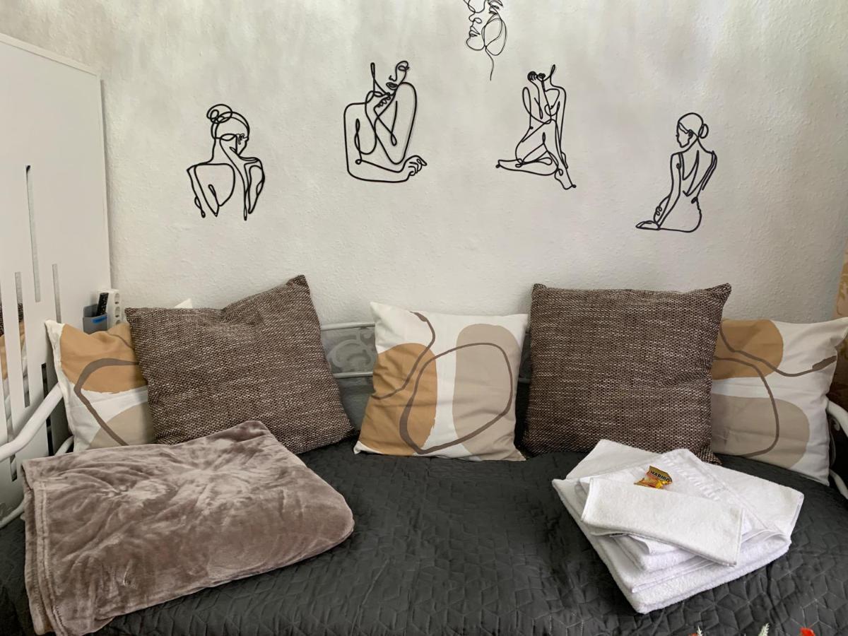 Best-preis Rathausblick 2 - Zentrale Lage In - 2 Personen - Einzelzimmer - Vollausstattung - Wlan / Prime & Self-check-in * Wittenberge