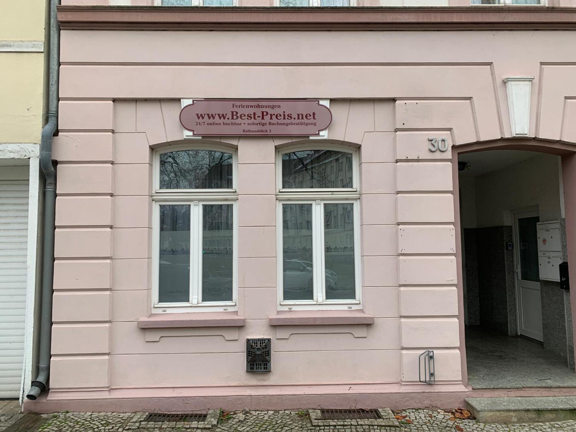 Apartment Best-preis Rathausblick 2 - Zentrale Lage In - 2 Personen - Einzelzimmer - Vollausstattung - Wlan / Prime & Self-check-in *